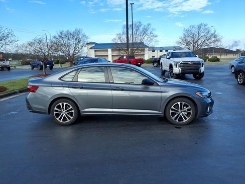 Used 2024 Volkswagen Jetta Sport image 2