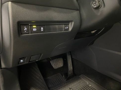 Certified 2024 Toyota Venza Nightshade image 16