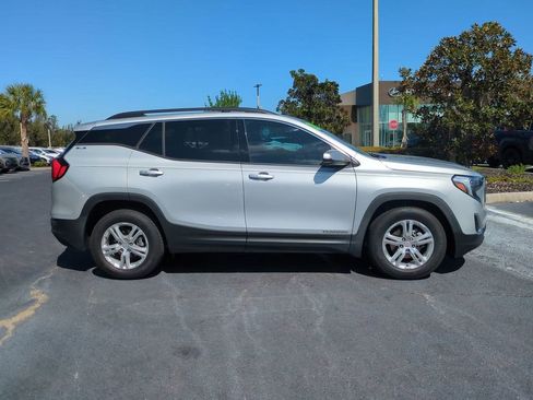 Used 2020 GMC Terrain SLE w/ Driver Convenience Package image 4