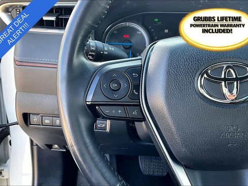 Used 2024 Toyota Venza XLE image 27