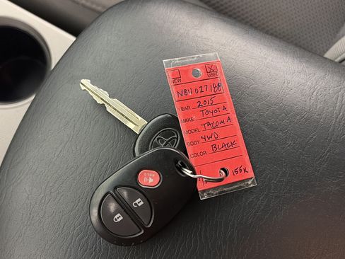 Used 2015 Toyota Tacoma 4x4 Double Cab image 30