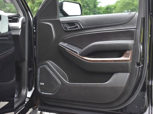 Used 2018 Chevrolet Suburban LT image 10