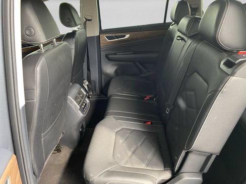 Used 2025 Volkswagen Atlas SE FWD image 24