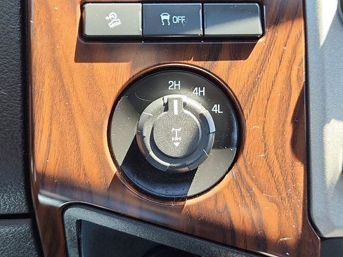 Used 2015 Ford F250 Lariat w/ Lariat Ultimate Package AWD/4WD image 23