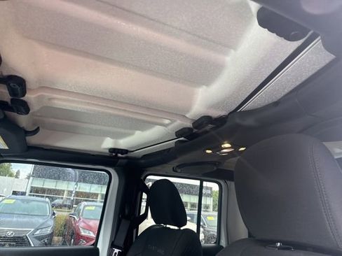 Used 2020 Jeep Gladiator Overland AWD/4WD image 10