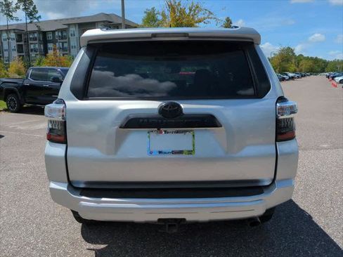 Certified 2022 Toyota 4Runner TRD Off-Road AWD/4WD image 5