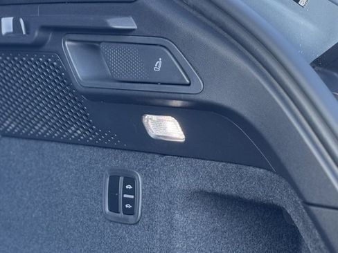 New 2025 Porsche Macan Electric image 40