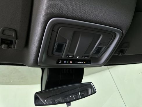 Used 2025 Chevrolet Silverado 1500 LT AWD/4WD image 19