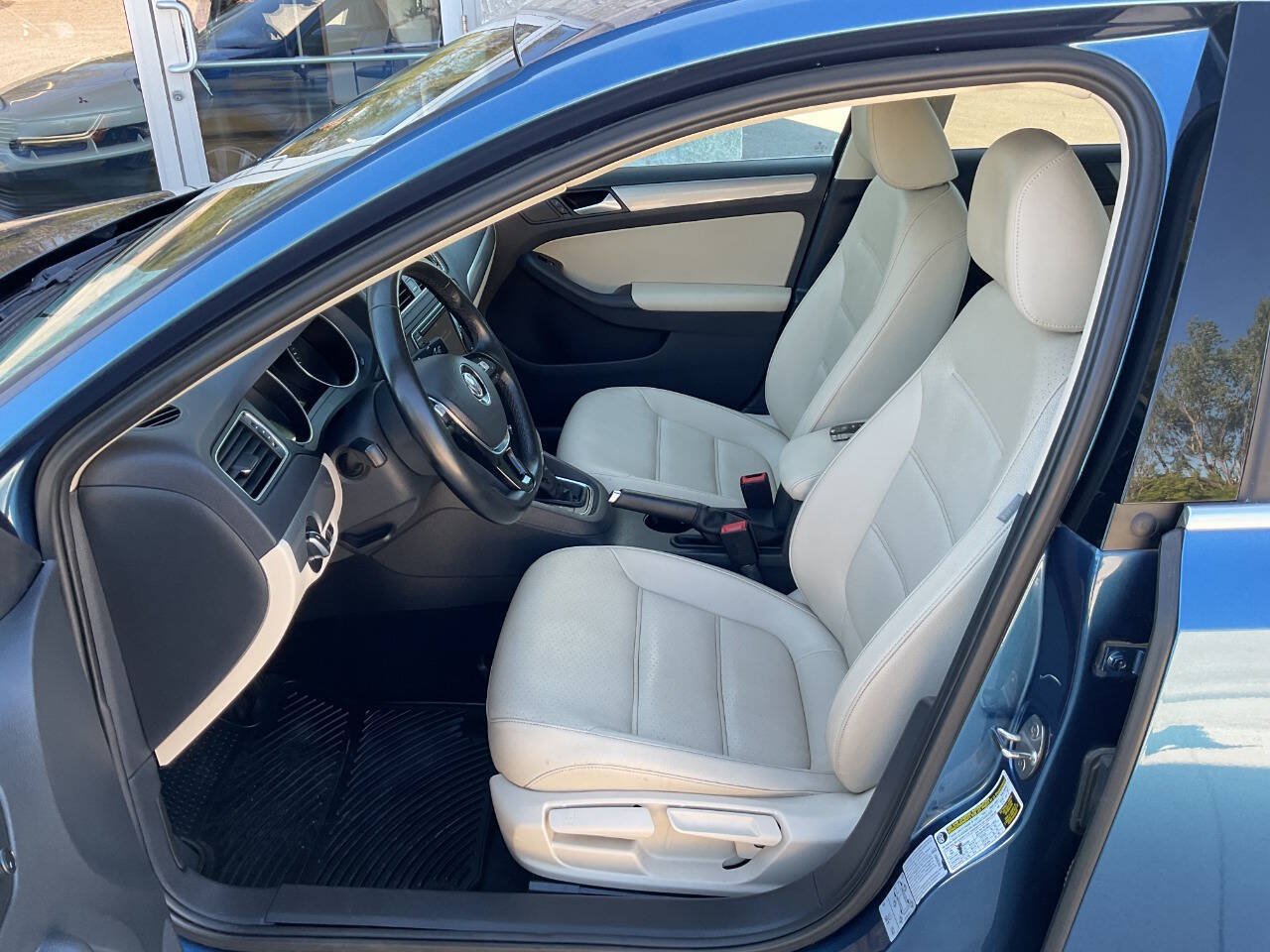 Used 2017 Volkswagen Jetta SE FWD image 13