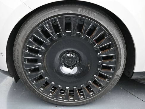 Used 2025 Land Rover Range Rover SV AWD/4WD image 12