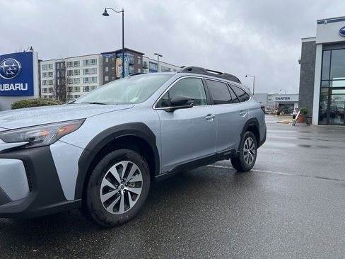 Used 2025 Subaru Outback Premium image 3
