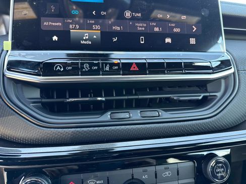 New 2026 Jeep Compass Latitude image 22