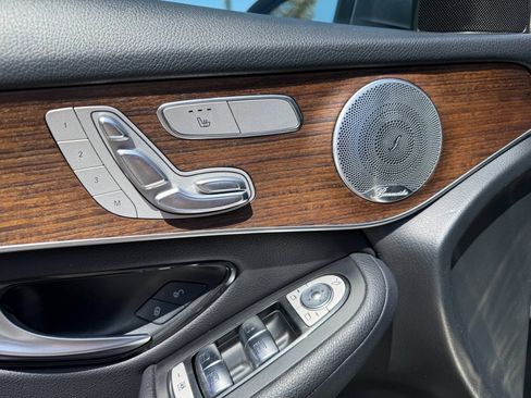 Used 2020 Mercedes-Benz GLC 300 image 23