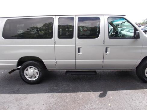 Used 1999 Ford E-350 and Econoline 350 XLT RWD image 12