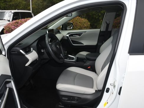 Certified 2024 Toyota RAV4 XLE Premium image 8