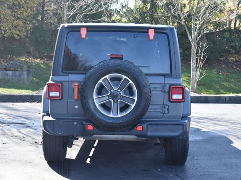 Used 2019 Jeep Wrangler Unlimited Sahara w/ Cold Weather Group image 31