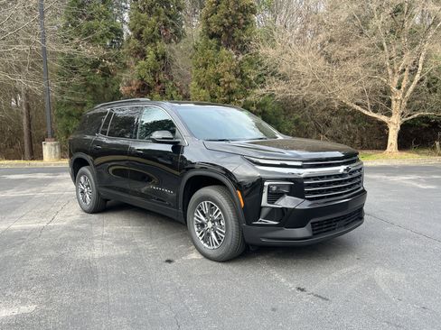 New 2026 Chevrolet Traverse LT image 2