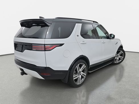 Used 2024 Land Rover Discovery Dynamic SE image 5