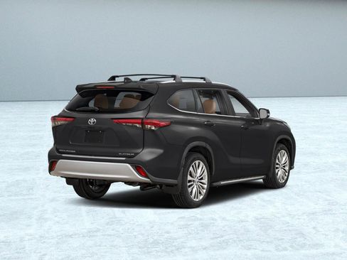 New 2026 Toyota Highlander Platinum image 2