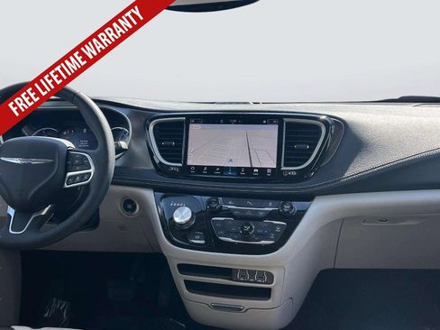 Used 2024 Chrysler Pacifica Limited FWD image 20