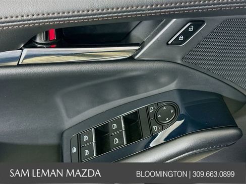 Used 2024 MAZDA MAZDA3 s FWD image 17