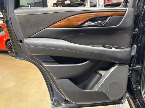 Used 2015 Cadillac Escalade Premium RWD image 15