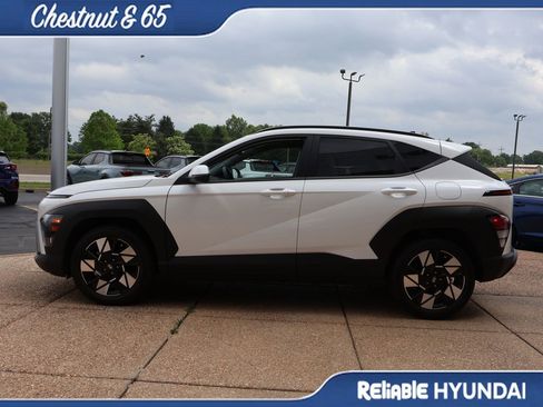 Used 2024 Hyundai Kona SEL w/ Convenience Package FWD image 3