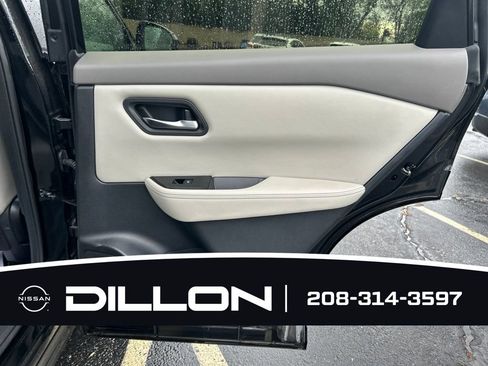 Used 2025 Nissan Rogue SV AWD/4WD image 12