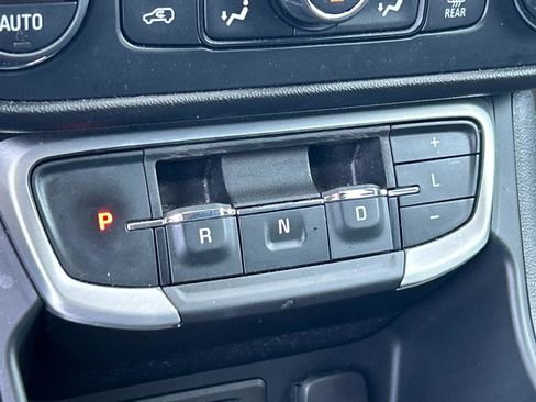 Used 2022 GMC Terrain SLT image 13