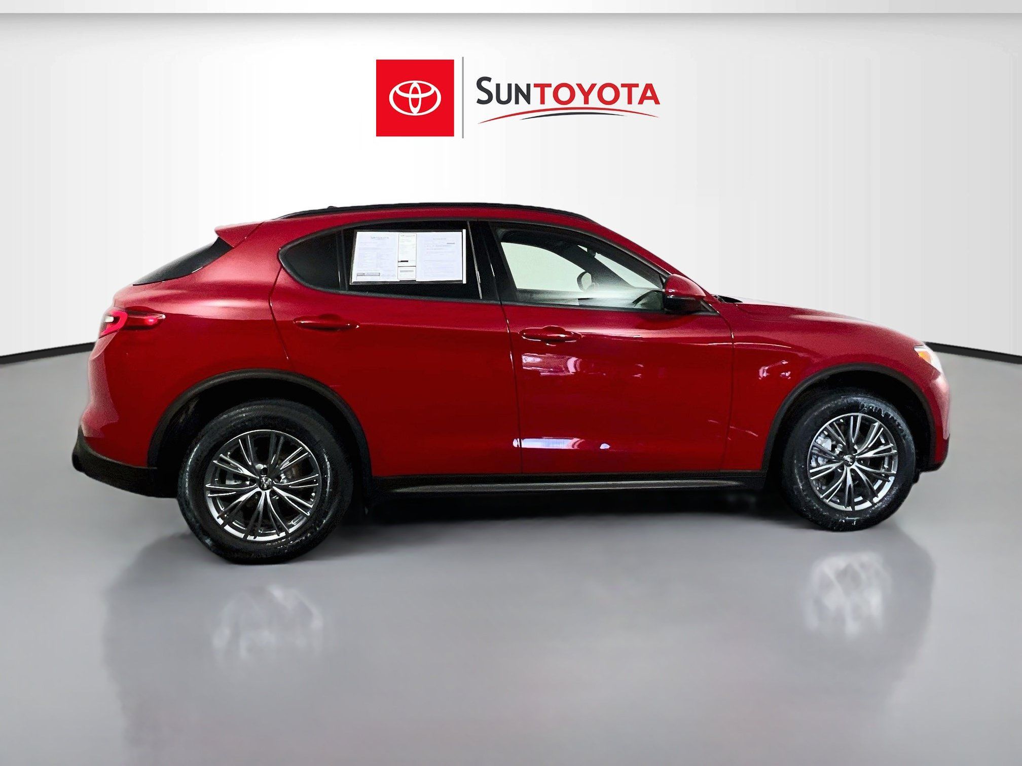 Used 2023 Alfa Romeo Stelvio Sprint RWD image 2