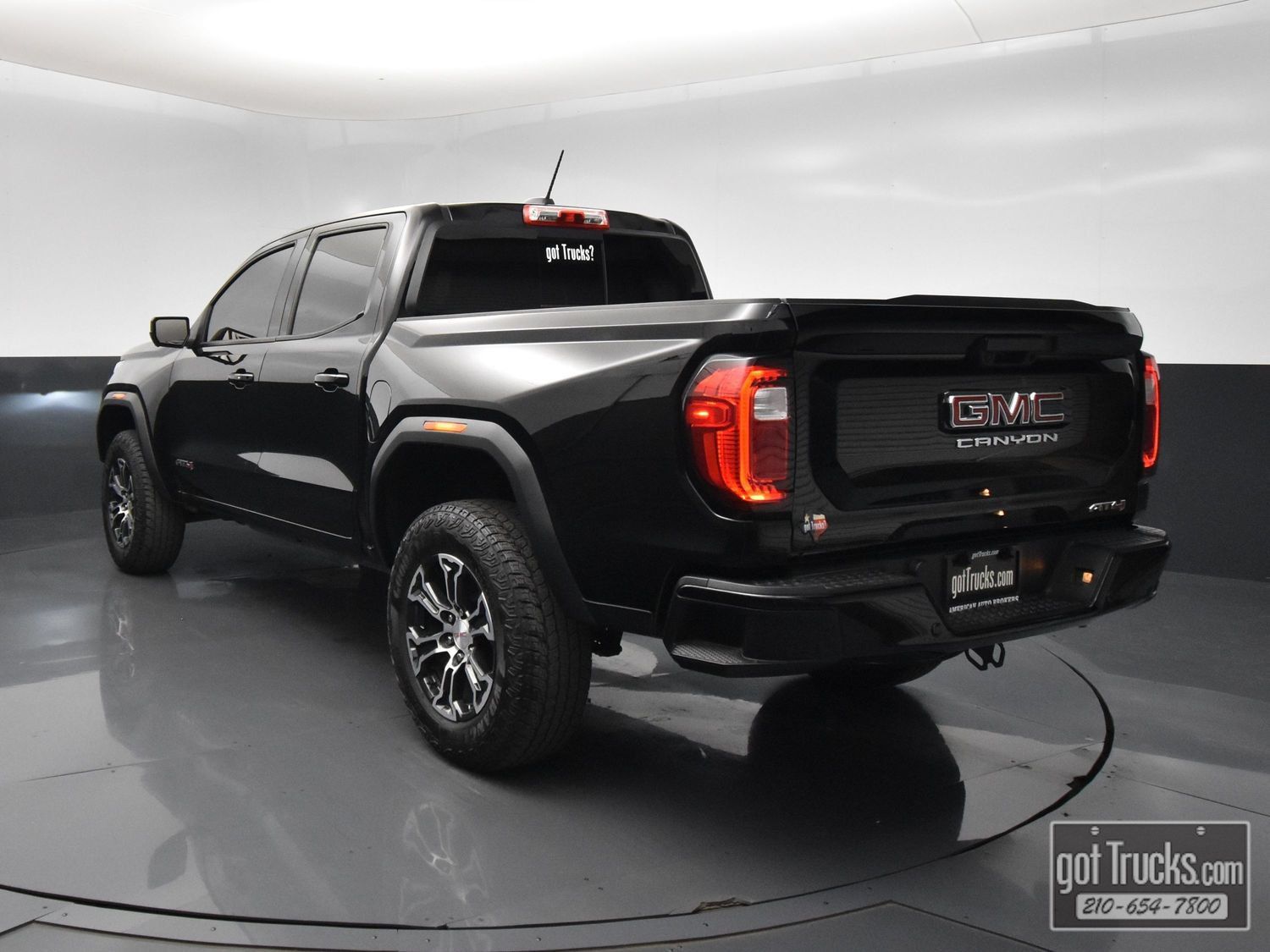 Used 2024 GMC Canyon AT4 w/ Technology Package AWD/4WD image 5