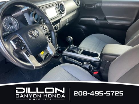 Used 2018 Toyota Tacoma SR5 AWD/4WD image 10