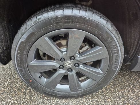 Certified 2025 Honda Pilot Sport image 10