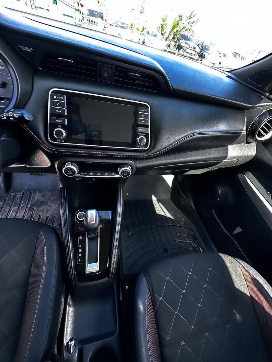 Used 2018 Nissan Kicks SR w/ Interior Electronics Package FWD image 12