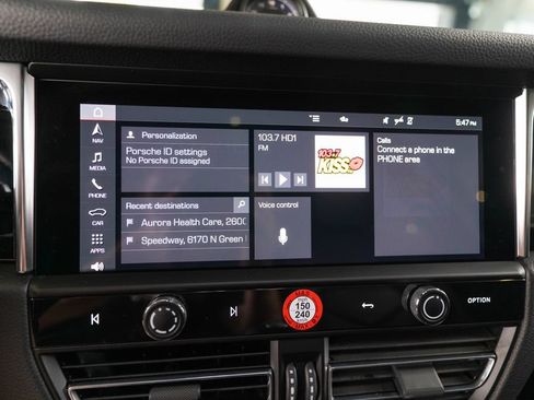 Certified 2025 Porsche Macan AWD/4WD image 30