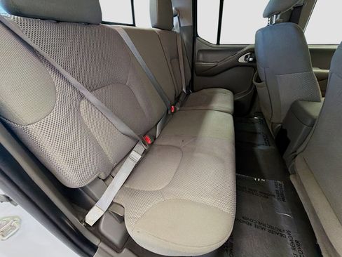 Used 2019 Nissan Frontier SV image 14