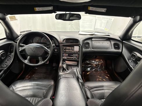 Used 2001 Chevrolet Corvette Coupe w/ Preferred Equipment Group1 image 12