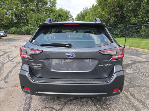 Used 2024 Subaru Outback AWD/4WD image 9