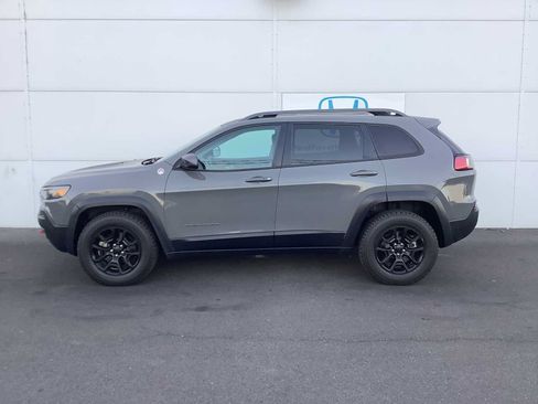 Used 2019 Jeep Cherokee Trailhawk w/ Comfort/Convenience Group AWD/4WD image 2