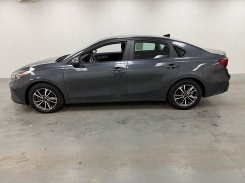 Used 2023 Kia Forte LXS w/ LXS Technology Package image 2