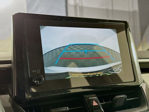 Used 2025 Toyota Corolla LE image 23