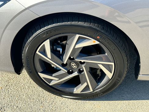 Certified 2025 Hyundai Elantra Sport image 11