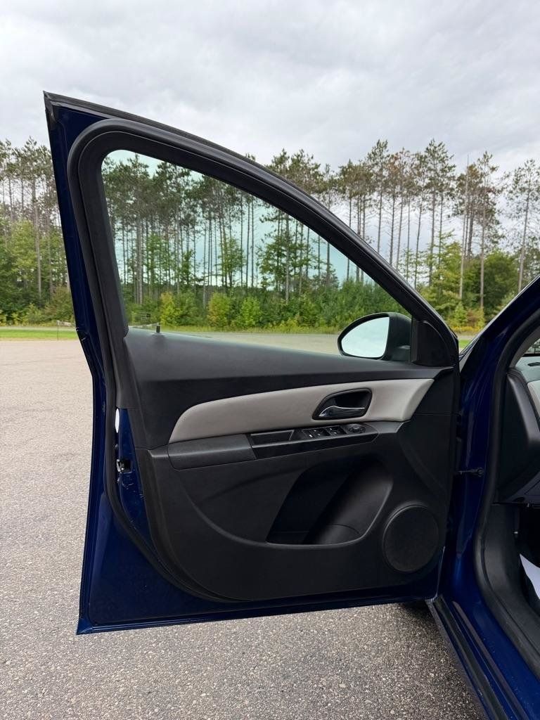 Used 2012 Chevrolet Cruze LS FWD image 12