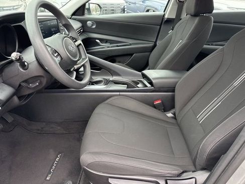 Used 2022 Hyundai Elantra SEL image 17