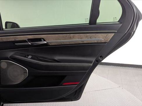 Used 2020 Genesis G90 3.3T Premium image 21