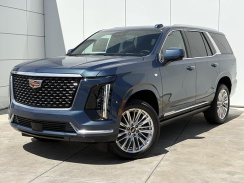 New 2026 Cadillac Escalade Luxury AWD/4WD image 2