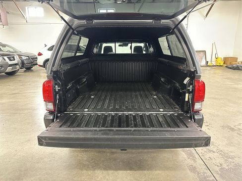 Used 2018 Toyota Tacoma SR image 5