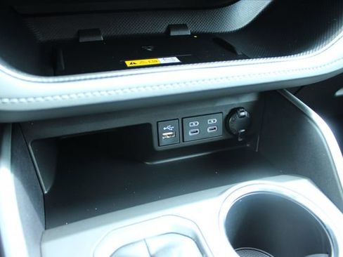 Used 2023 Toyota Highlander XLE AWD/4WD image 18