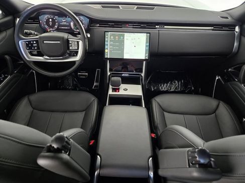 Used 2025 Land Rover Range Rover SE AWD/4WD image 4