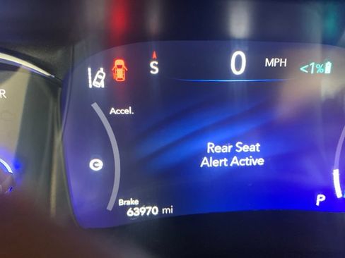 Used 2023 Chrysler Pacifica Touring-L FWD image 17